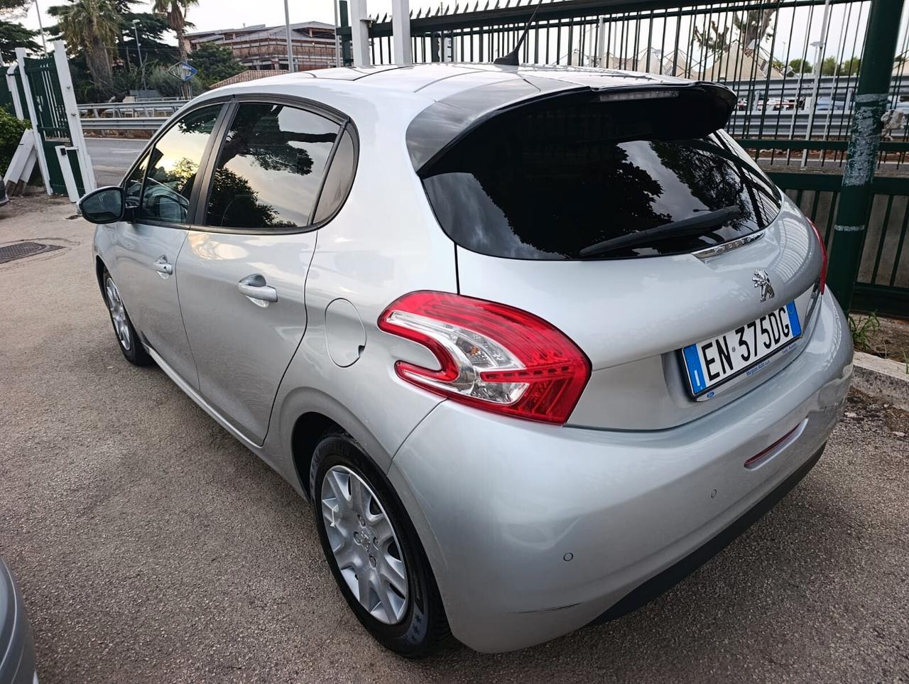 Peugeot 208 1.4 e-HDi Active Aut. 2013