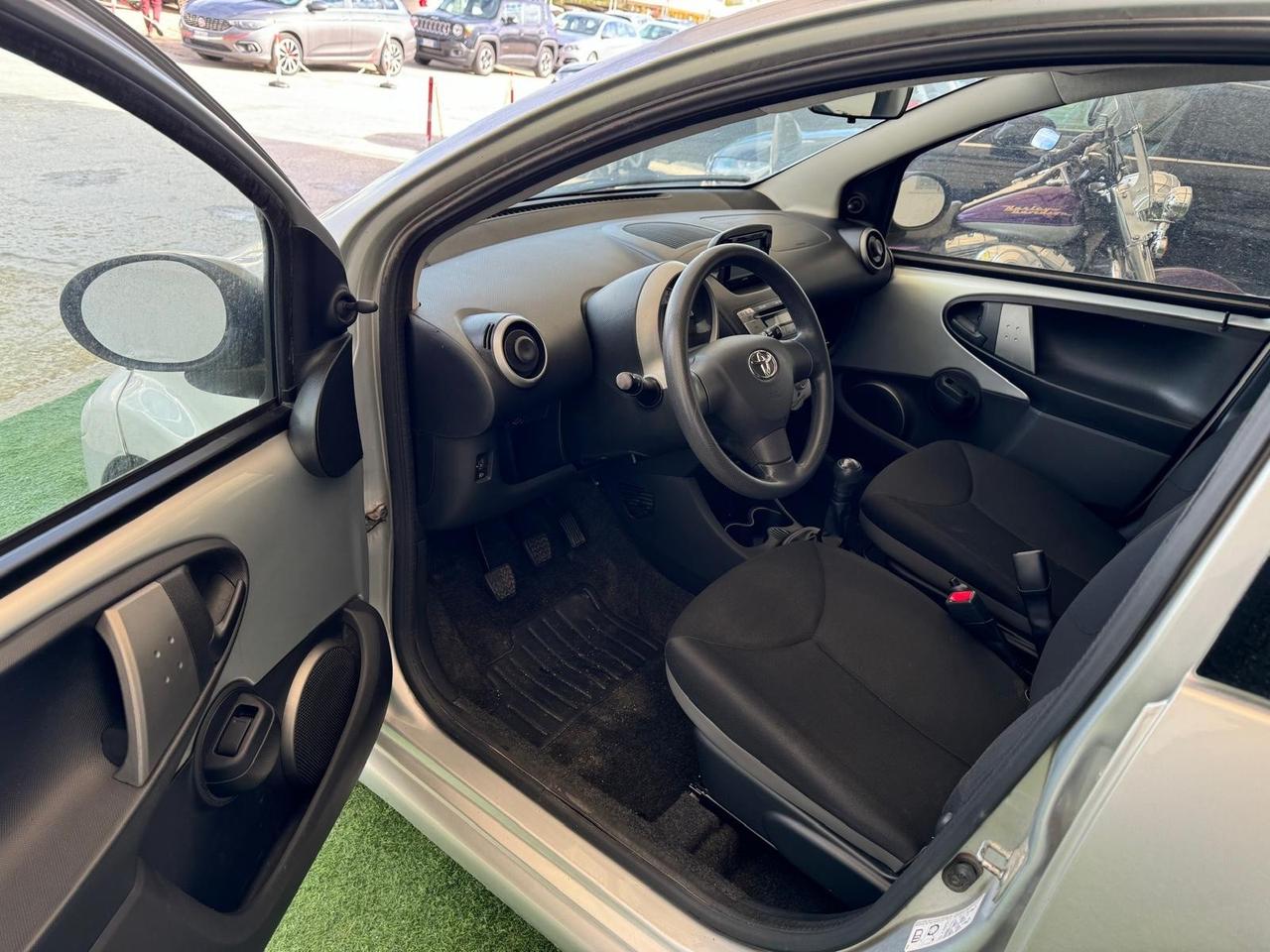 Toyota Aygo 1.0 12V VVT-i 5 porte Active Connect