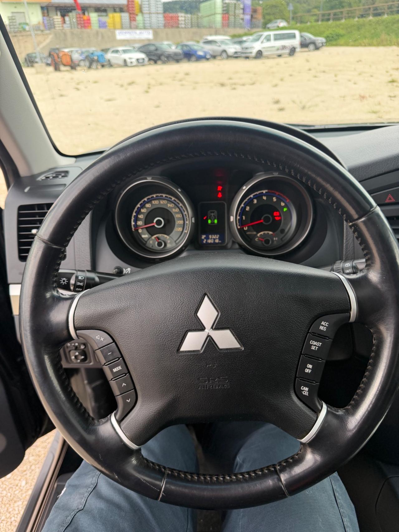 Mitsubishi Pajero 3.2 DI-D 16V aut. 3p