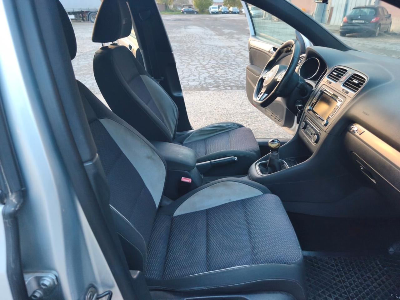 Volkswagen Golf 2011----1.6 Diesel
