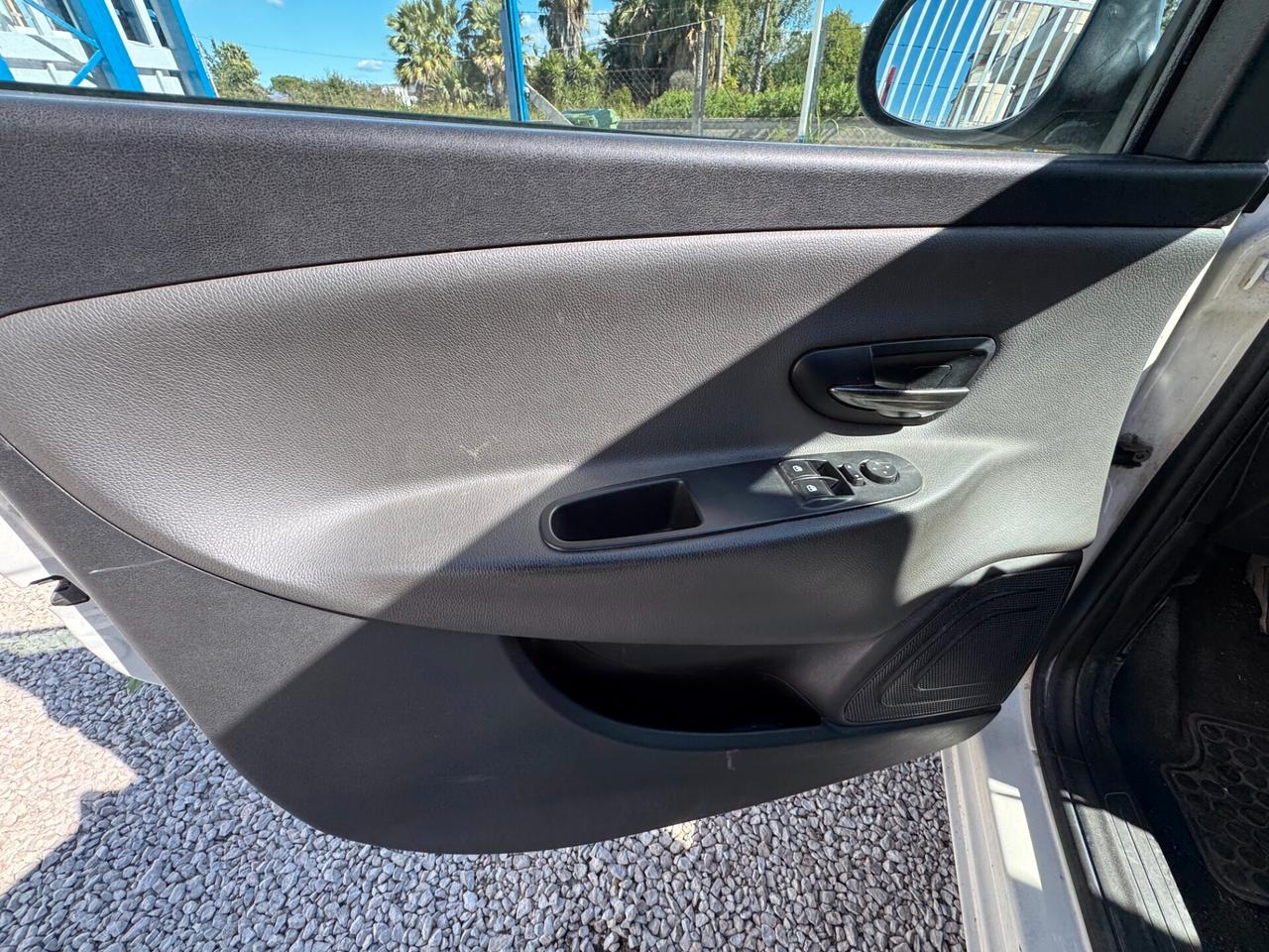 Lancia Ypsilon 1.2 69 CV 5 porte GPL DI SERIE 1PROP. KM CERTIFICATI