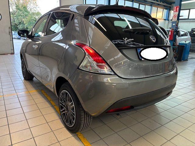 LANCIA Ypsilon 1.0 FireFly 5 porte S&S Hybrid Silver Plus