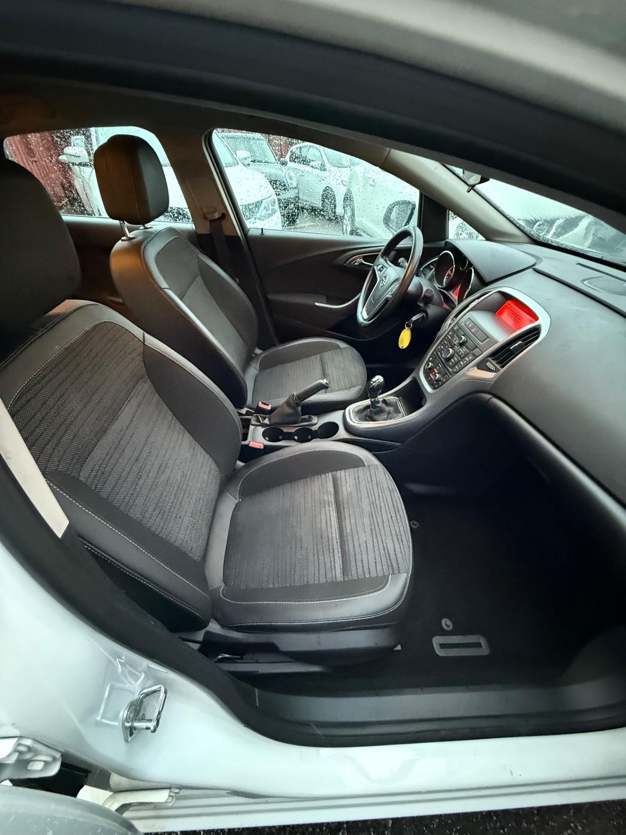 Astra 1.4 100CV-Cosmo-unipro-( 98 mila km ) -rate