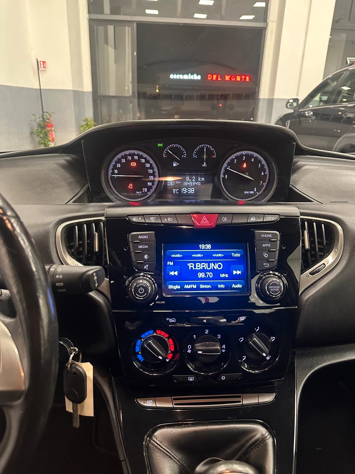 Lancia Ypsilon 1.2 69 CV 5 porte Platinum