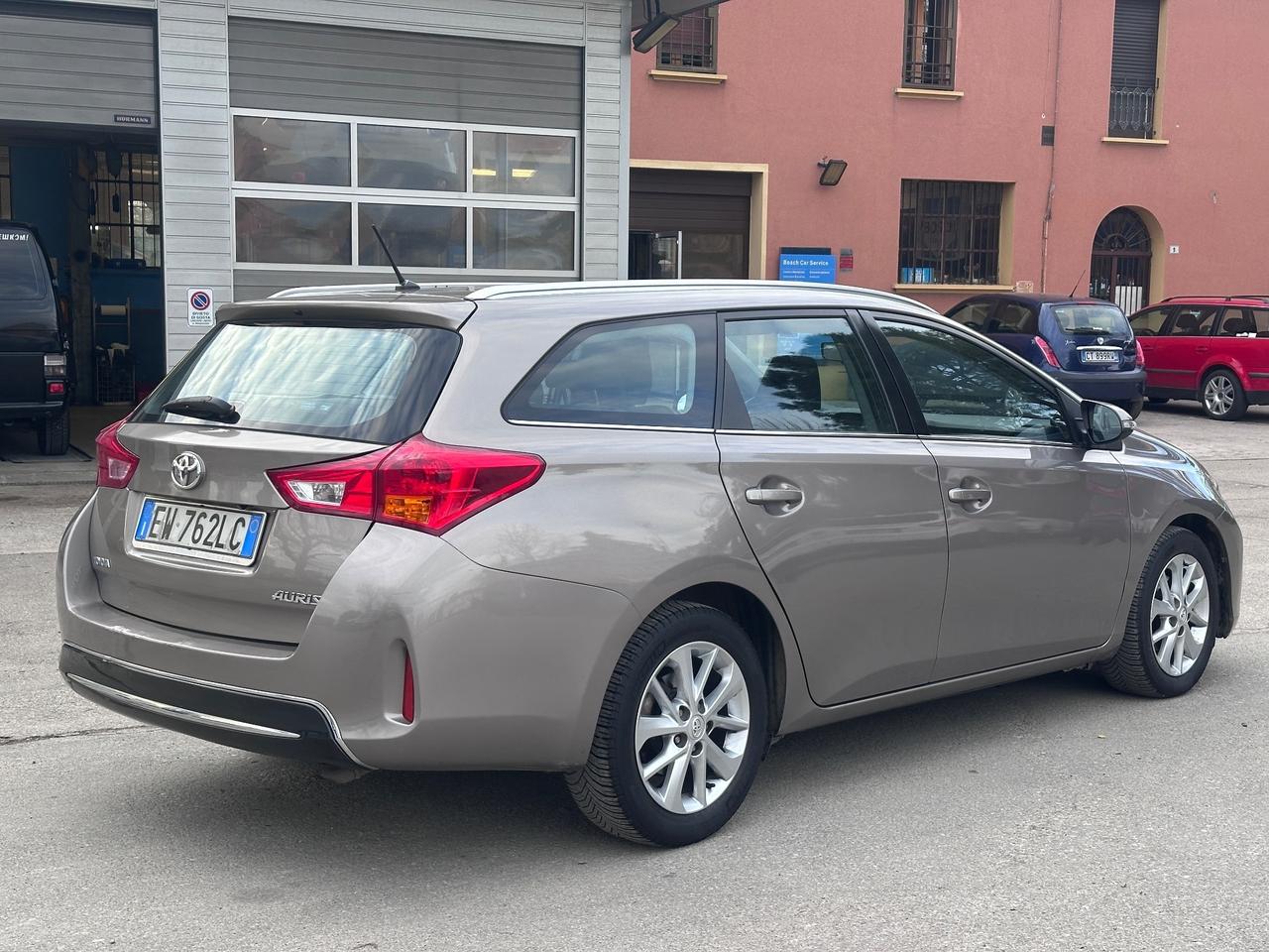 Toyota Auris Touring Sports 1.4 D-4D Lounge