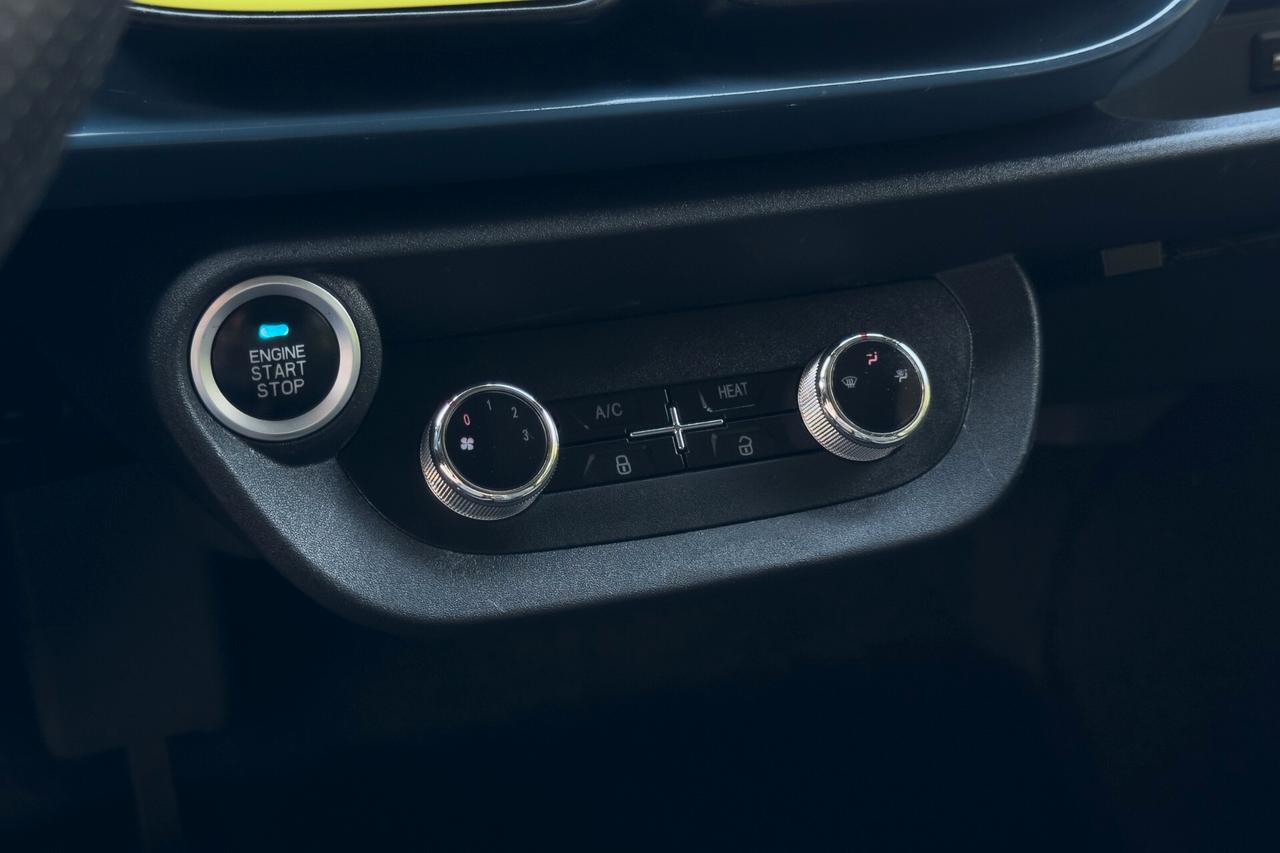 Xev Yoyo AUTO IN ARRIVO