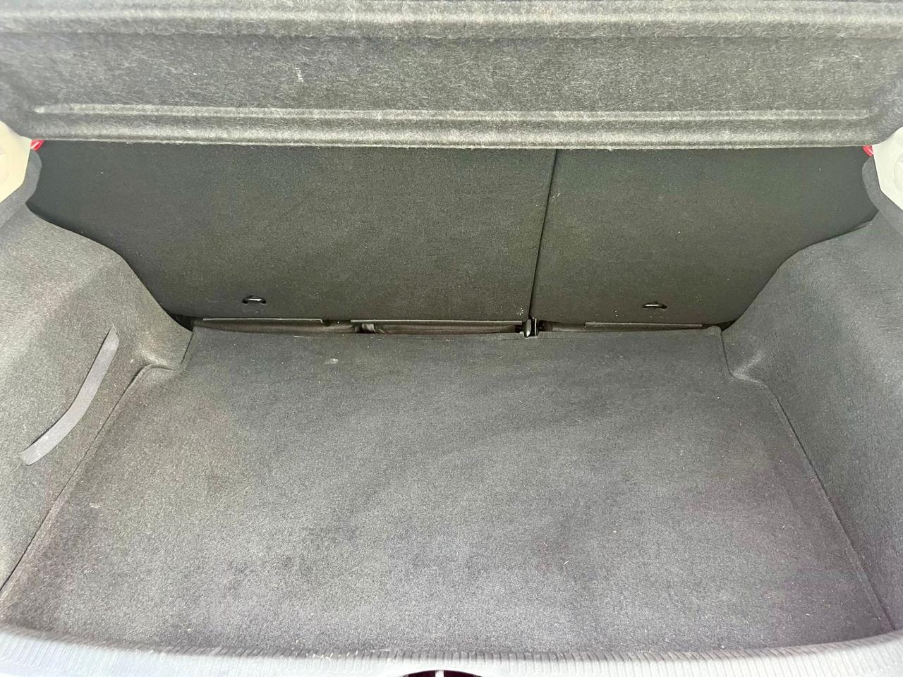 Peugeot 207 Plus 1.4hdi 106.000km 2013 3 porte per neopatentati