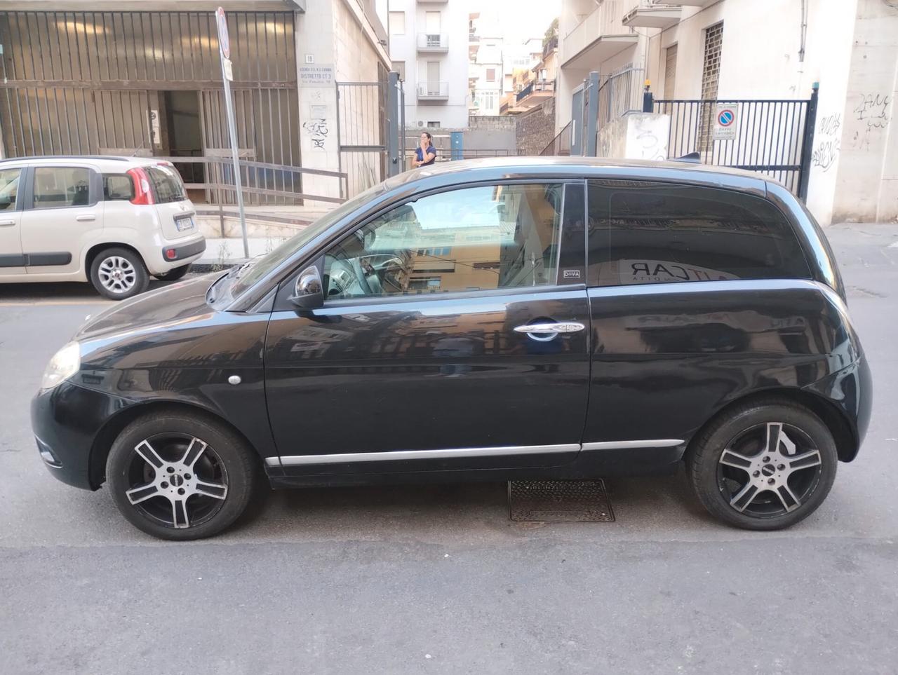 Lancia Ypsilon 1.3 MJT 75 CV Diva