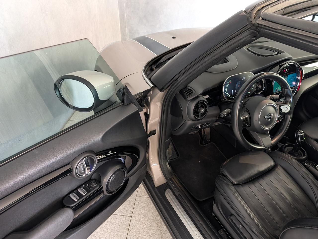 Mini Cooper Cabrio 1.5 Cooper Premium Plus