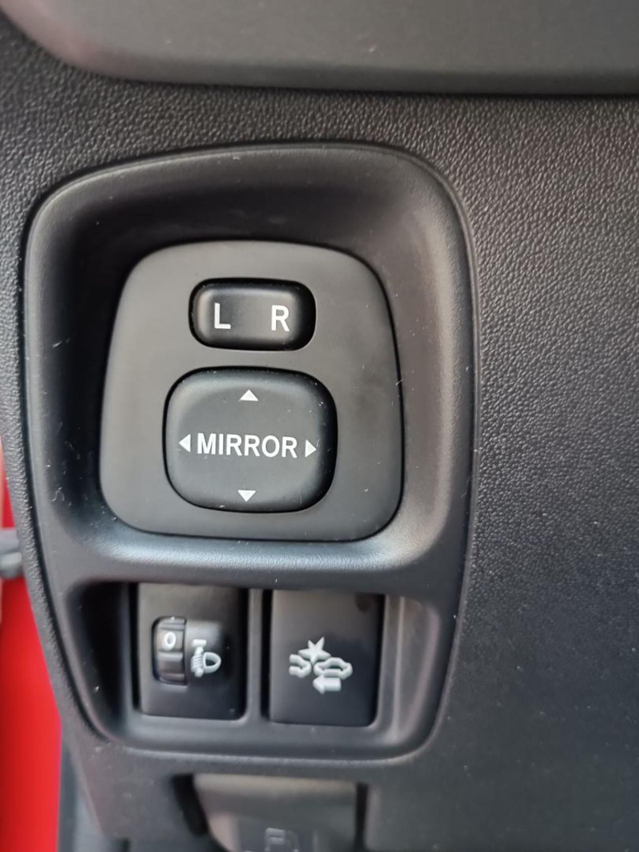 TOYOTA Aygo 1.0 VVT-i 69 CV 5 porte x-play