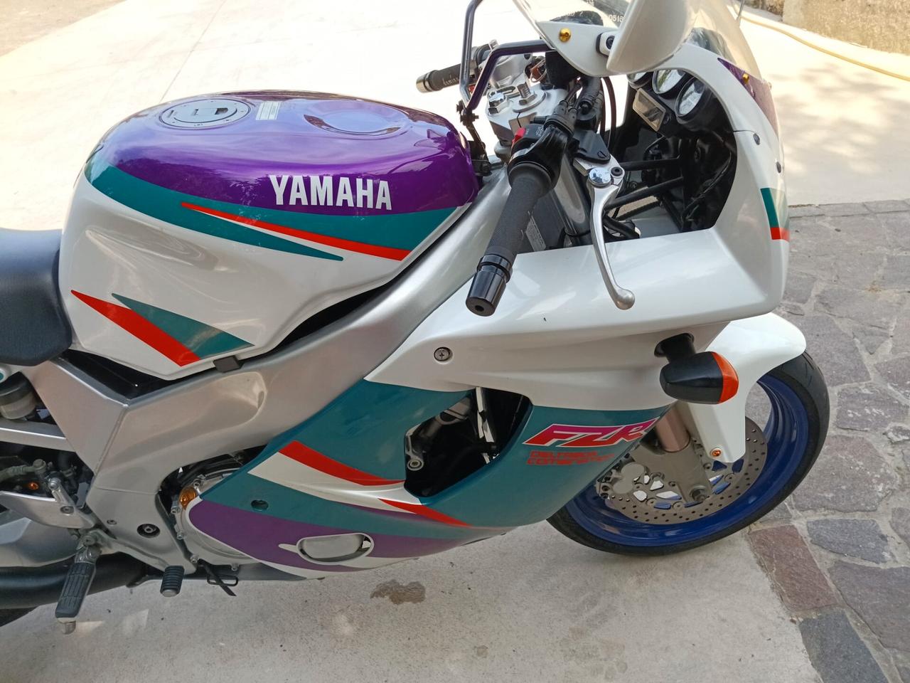 Yamaha FZR 600 R