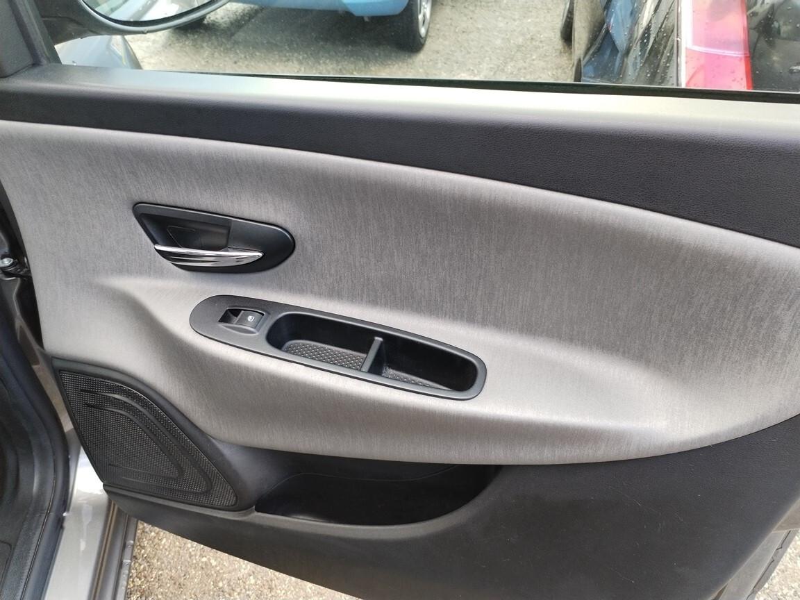 Lancia Ypsilon 1.2 69 CV 5p Silver 117000km euro 6 8/2015