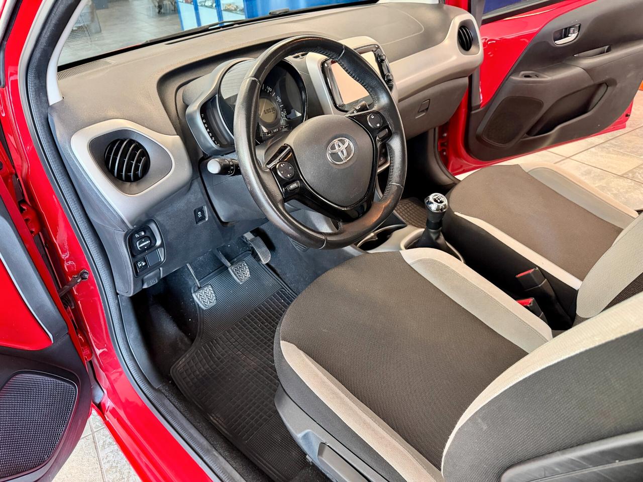 Toyota Aygo 1.0 VVT-i 69 CV 5 porte x-play