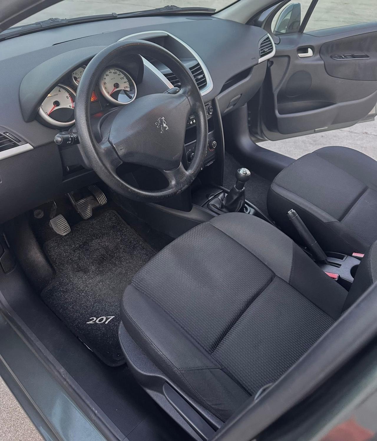 Peugeot 207 1.4 HDi 70CV 5p. Active 2011