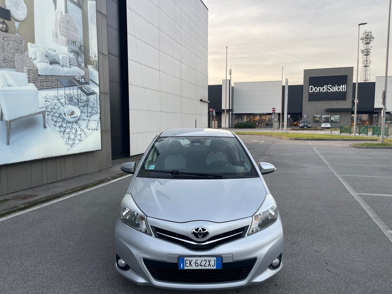 Toyota Yaris 1.3 5 porte Lounge