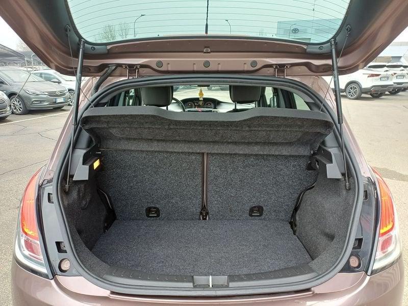 Lancia Ypsilon 0.9 t.air Elle ecochic metano 80cv 1°PROP