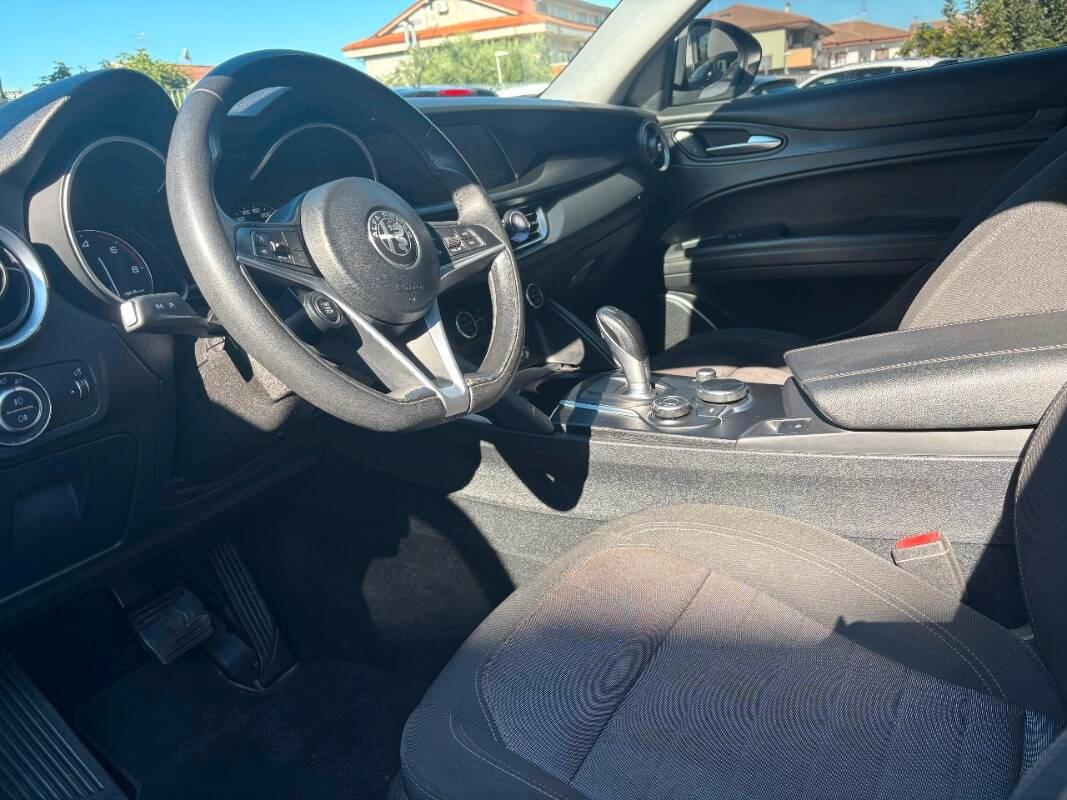 Alfa Romeo Stelvio 2.2 t Business Q4 180cv auto