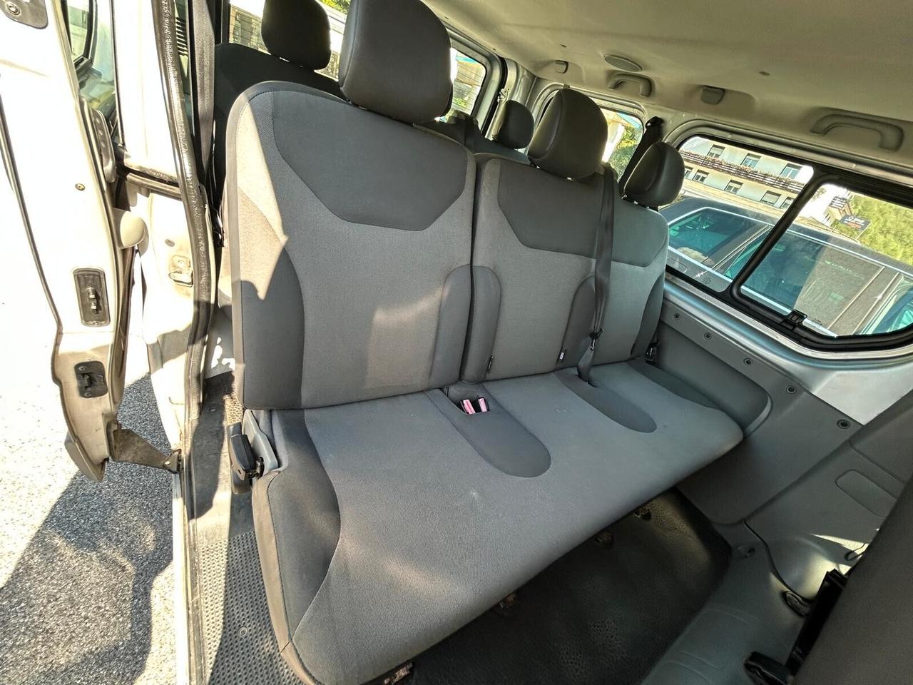 Renault Trafic T27 2.0 dCi/115 PC-TN Passenger Black Edition