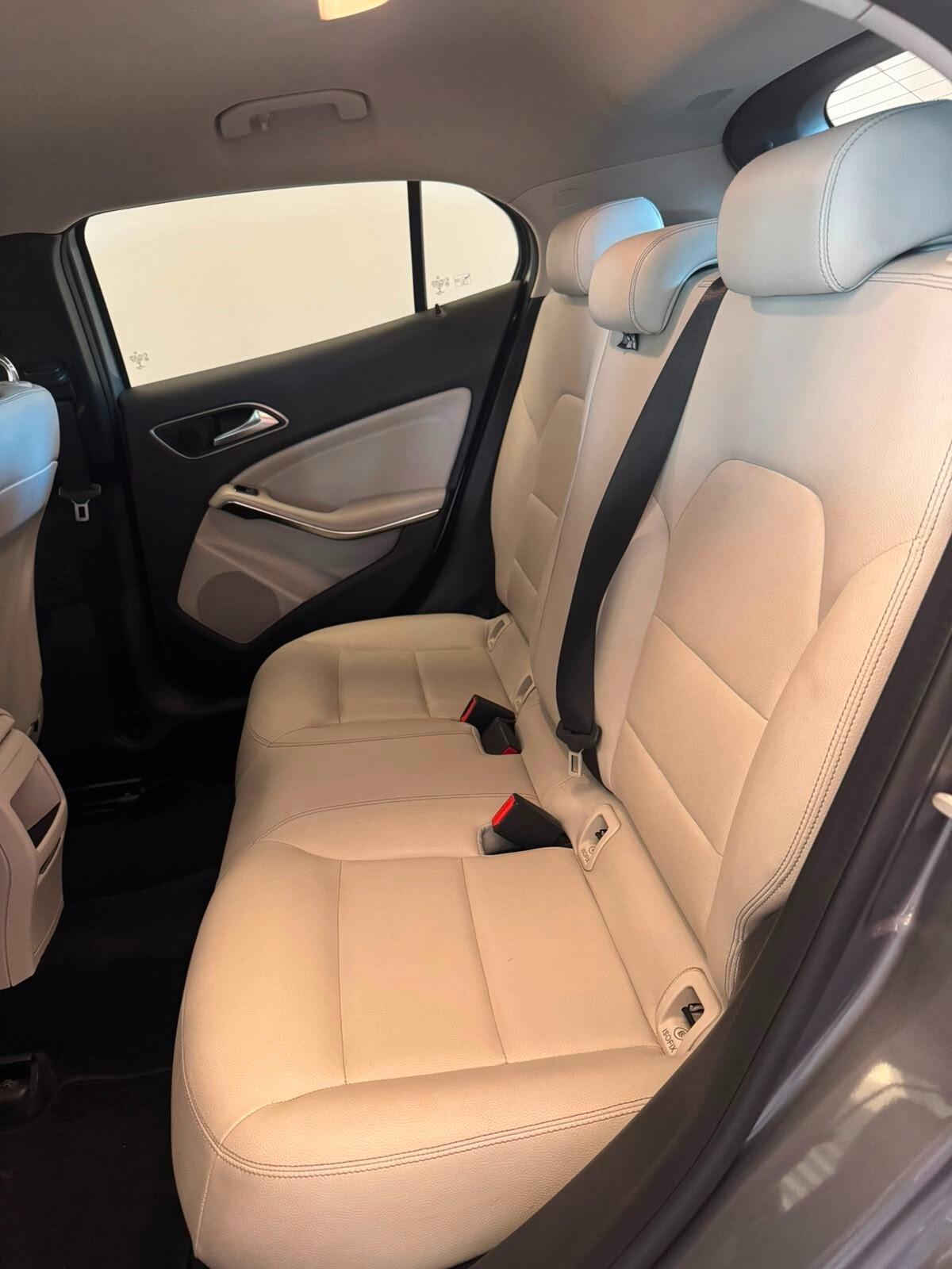 MERCEDES GLA 200 D PREMIUM FULL OPTIONAL RESTYLING