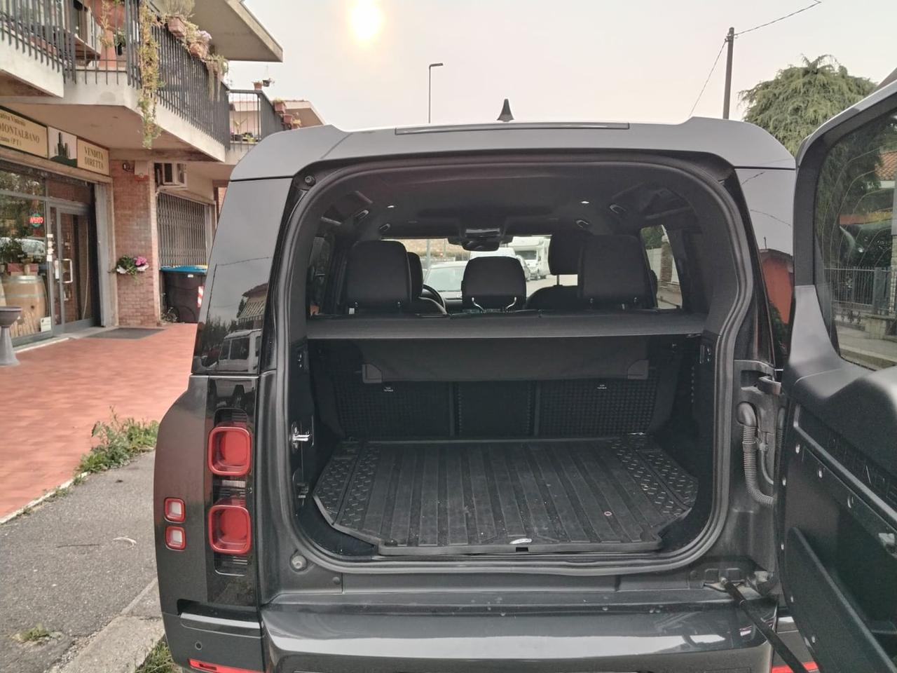 Land Rover Defender SE D 200 MHEV