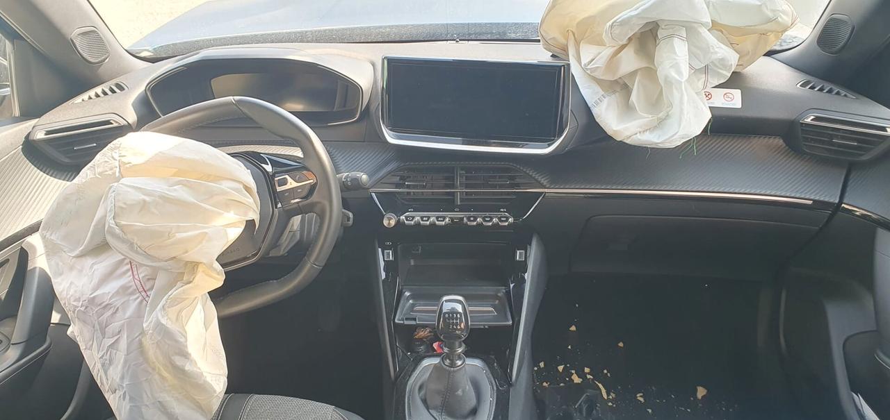 Peugeot 2008 Hybrid 145 e-DCS6 Style sinistrata