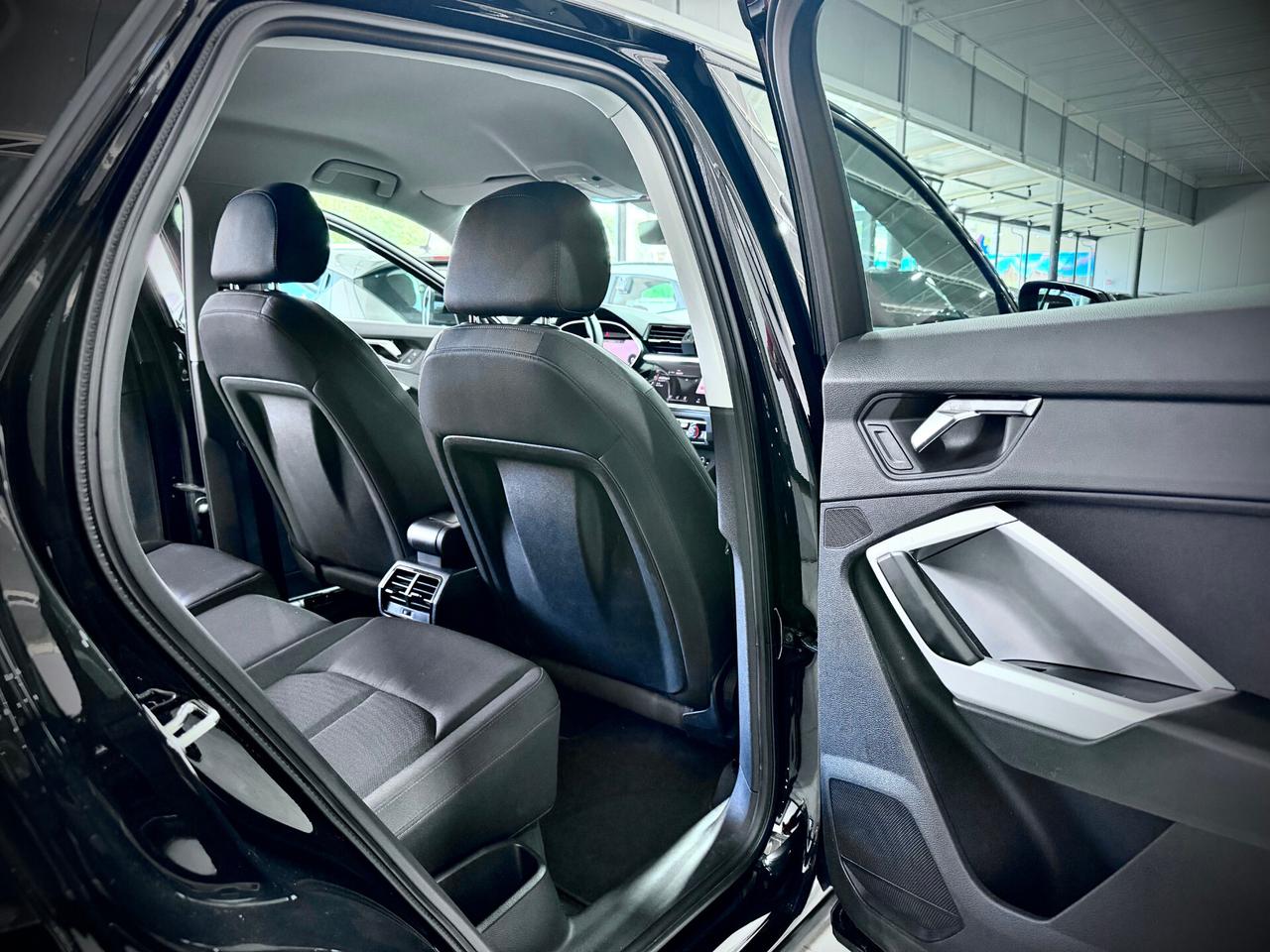 Audi Q3 SPBK 35 2.0 TDI 150CV Black Edition S Line