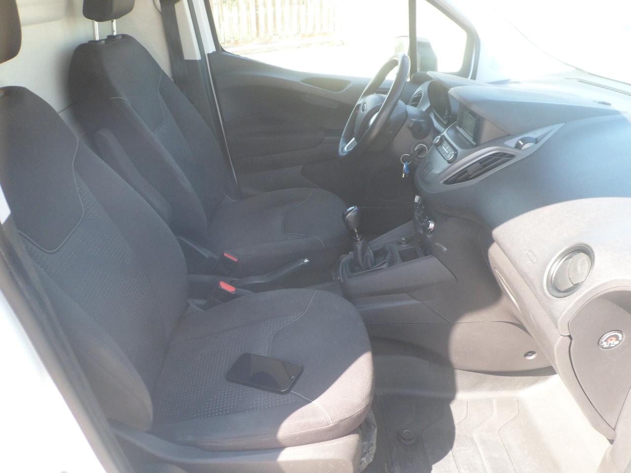 Ford Transit Courier furgone attrezzato