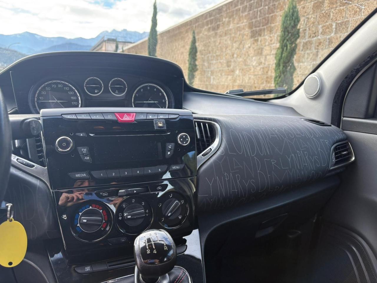 Lancia Ypsilon 0.9 BENZ - GAS 12 MESI DI GARANZIA