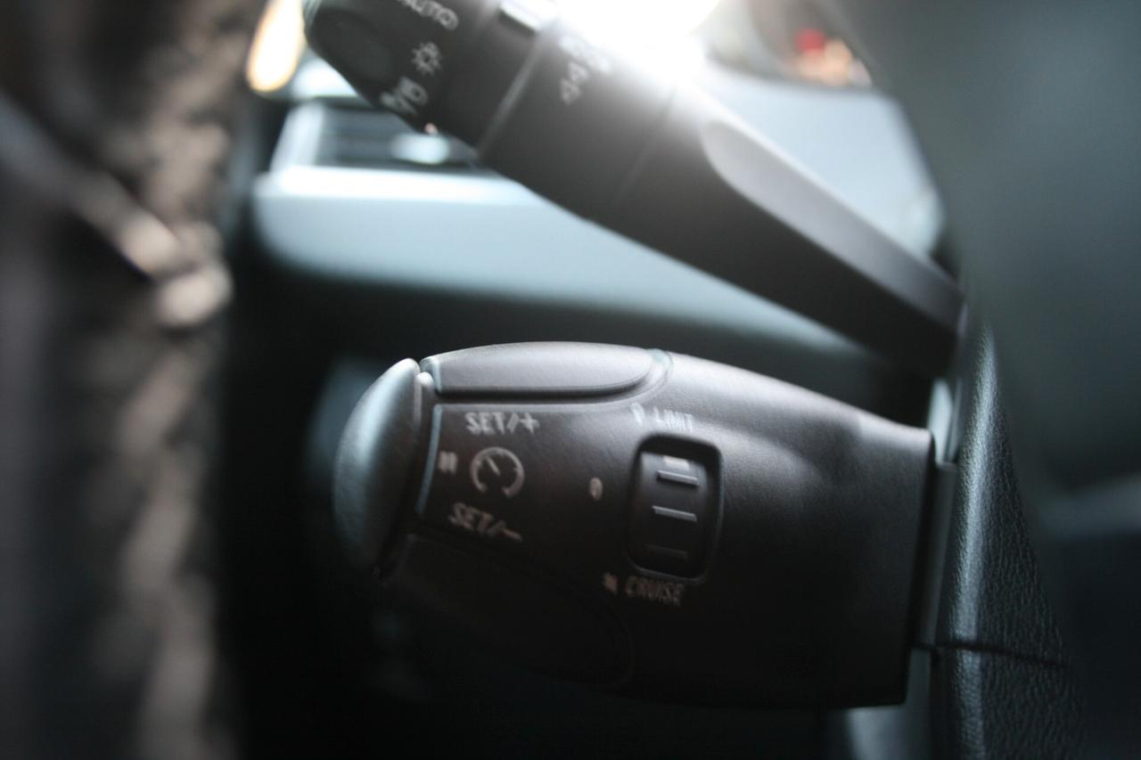 Peugeot 208 BlueHDi 100 S&S 5 porte Allure