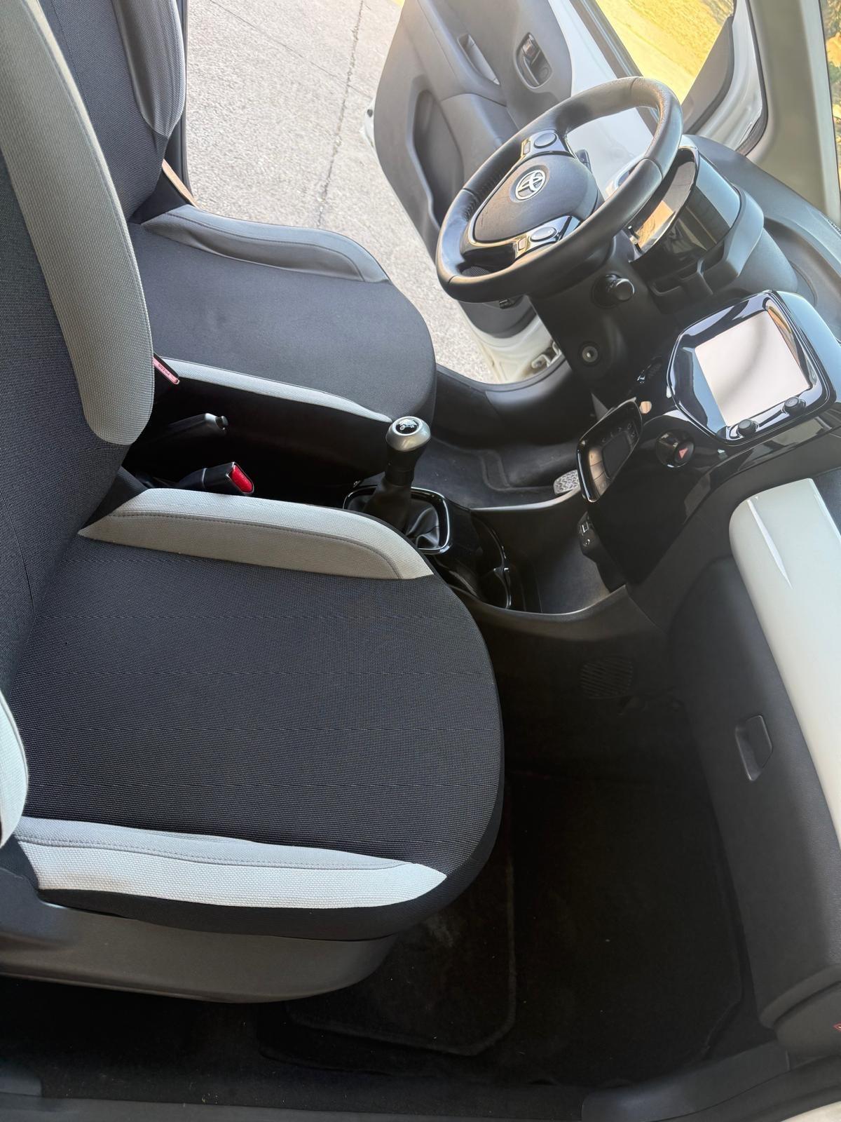 Toyota Aygo 1.0 VVT-i 69 CV 5 porte x-cool