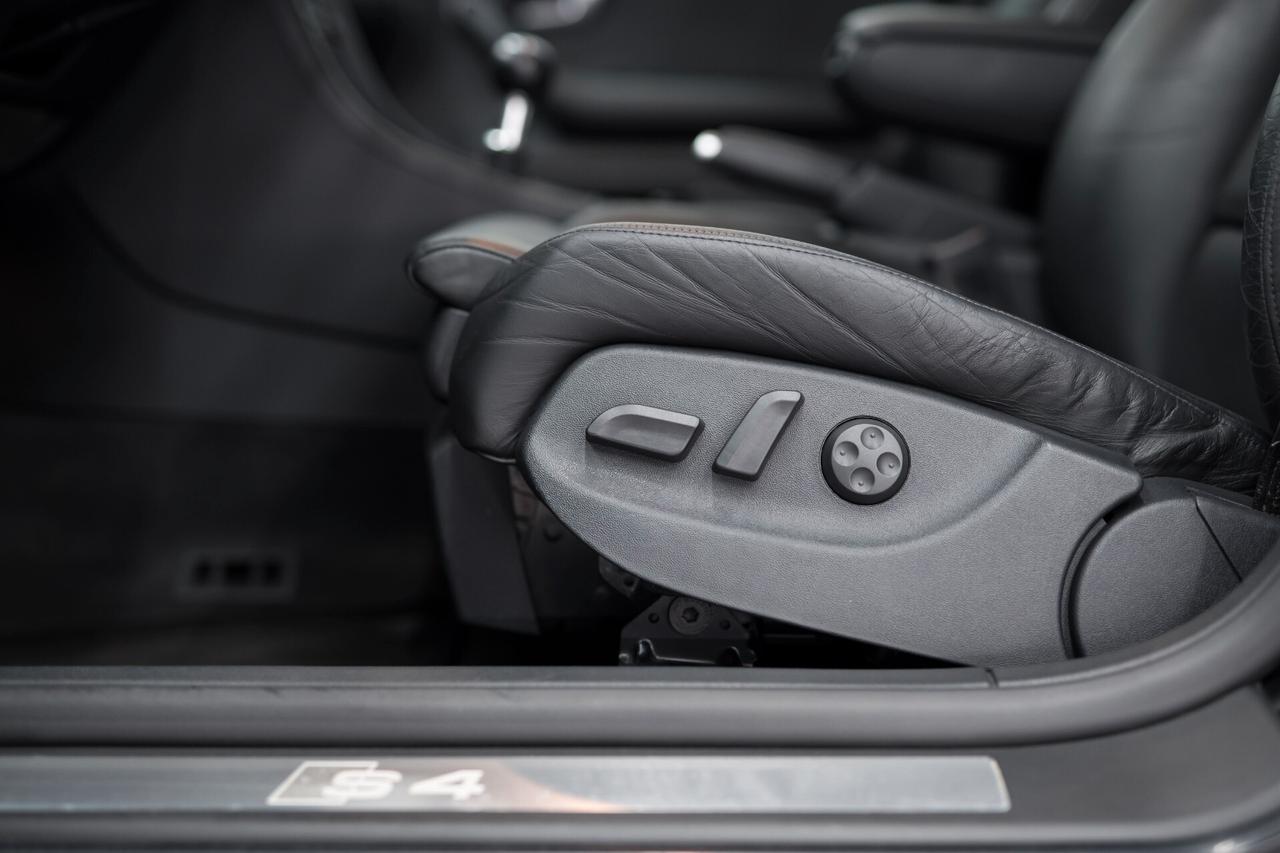 Audi S4 MANUALE