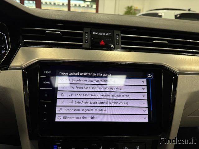 VOLKSWAGEN Passat Variant 2.0 TDI EVO DSG R-Line "Full Optional"