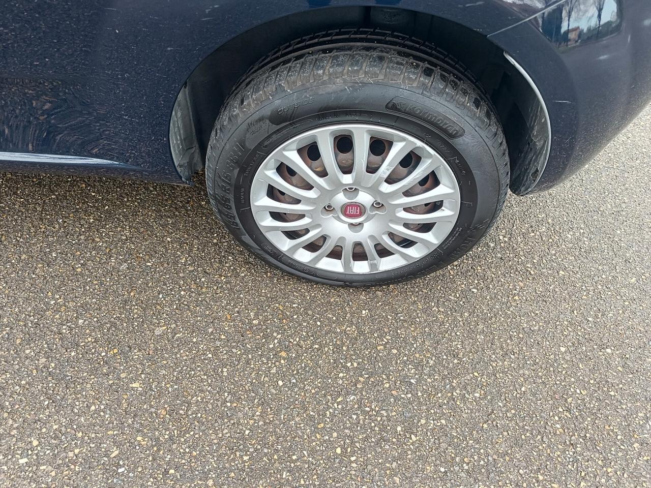 Fiat Punto 1.4 natural Power 2015 SOLO 134.000 KM