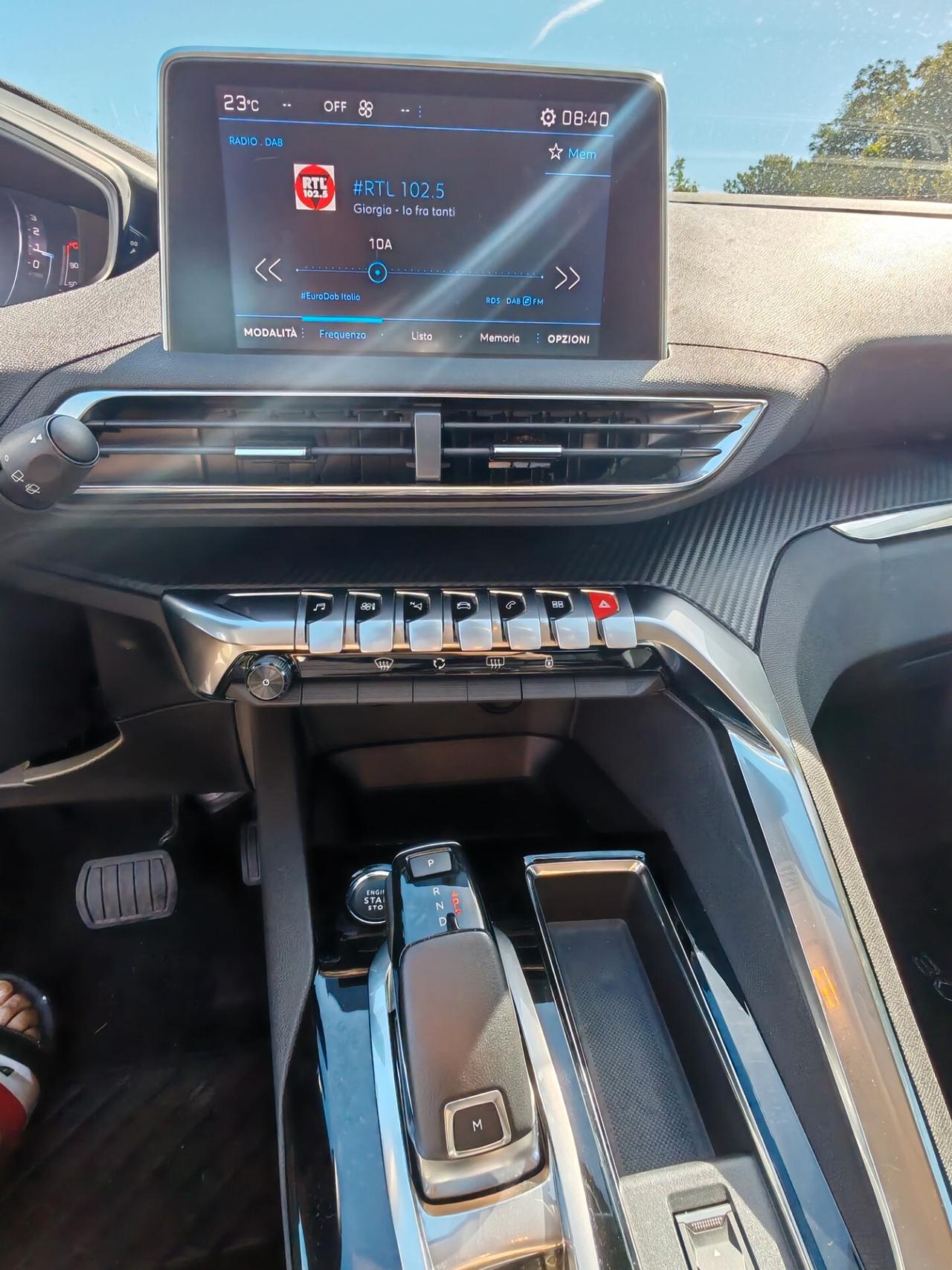 Scopri la PEUGEOT 3008 diesel automatica