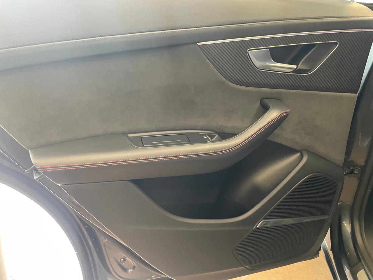 Audi Q8 RS TFSI V8 quattro tiptronic