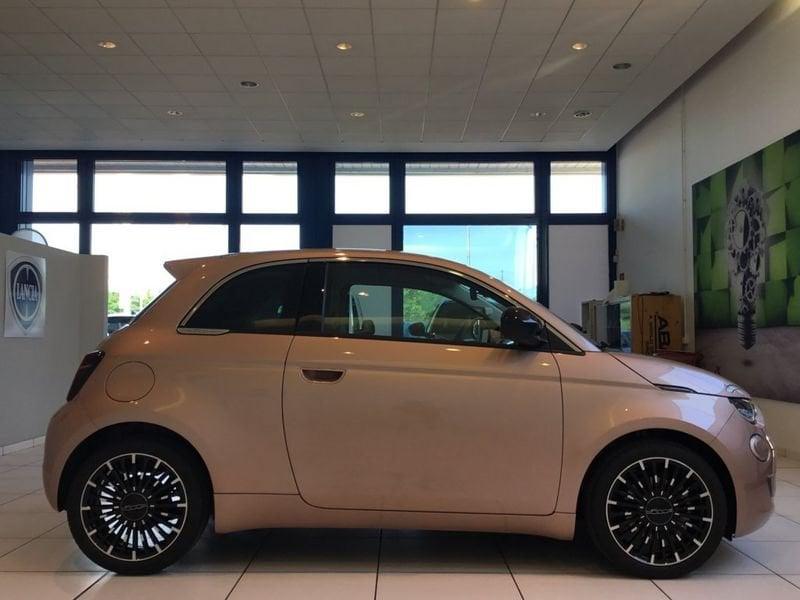 FIAT 500 Hybrid Hybrid Icon MY26 PACK STYLE