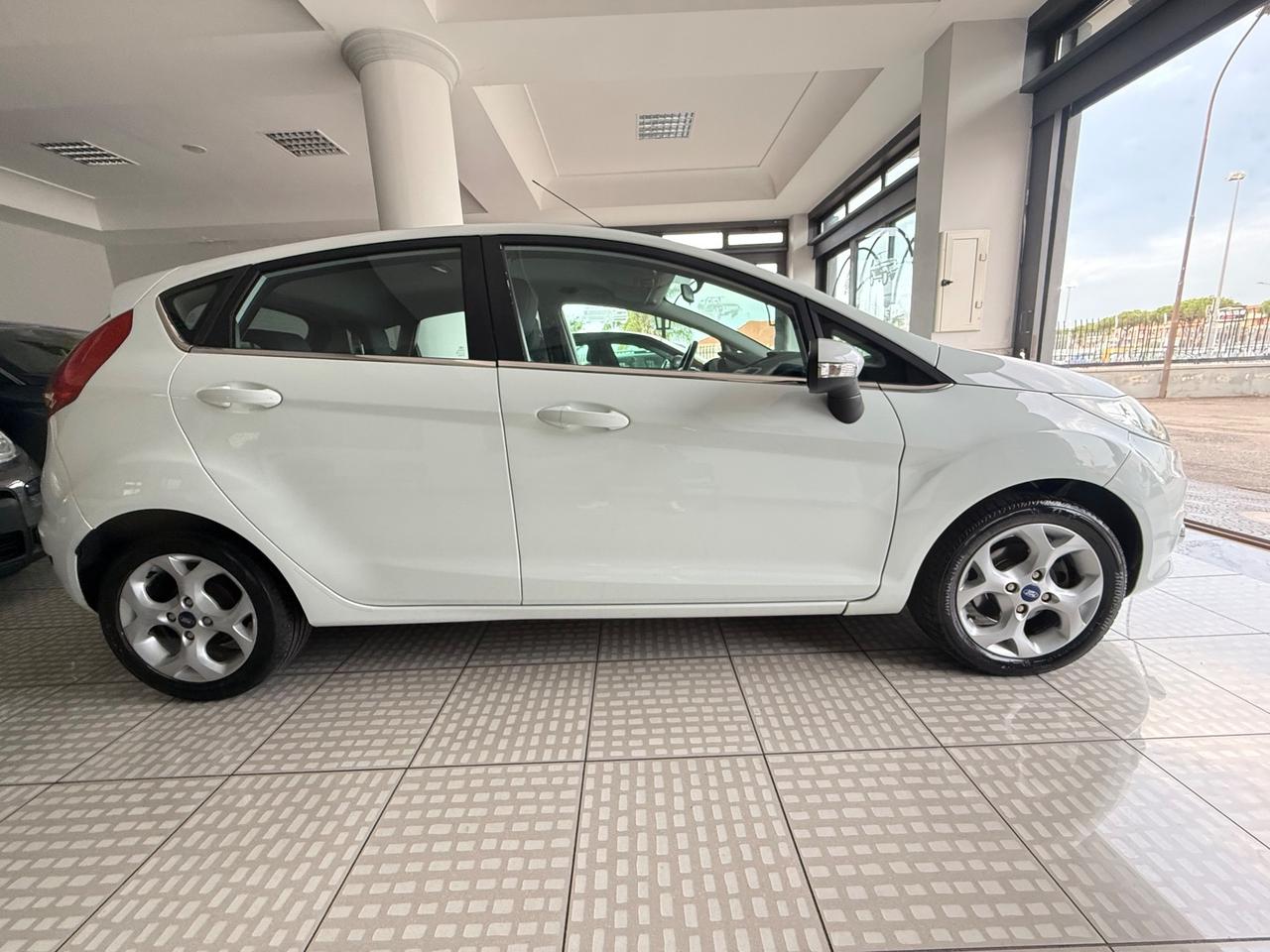Ford Fiesta 1.4 16V 5p. Bz.- GPL Titanium Bs.