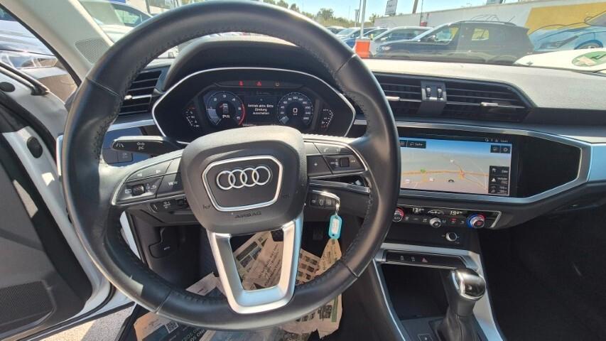 Audi Q3 35 TDI S tronic line - 2020