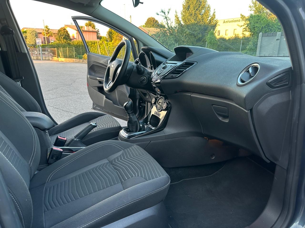 Ford Fiesta 1.5 TDCi 75CV 5 porte Neopatentati
