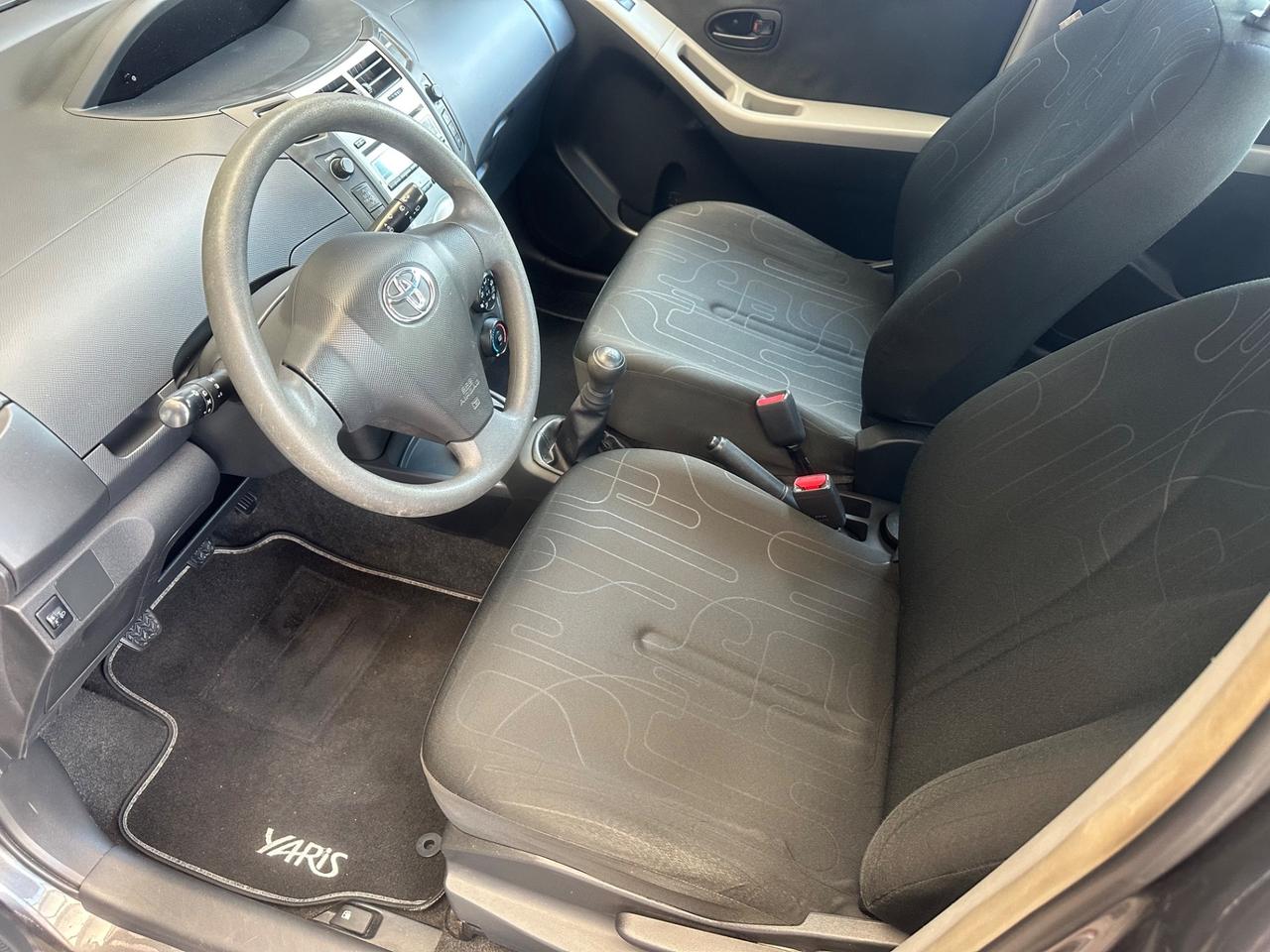 Toyota Yaris 1.0 5 porte Sol