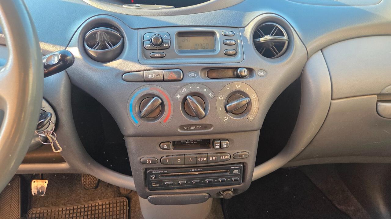 Toyota Yaris 1.0i 16V cat 3 porte Sol