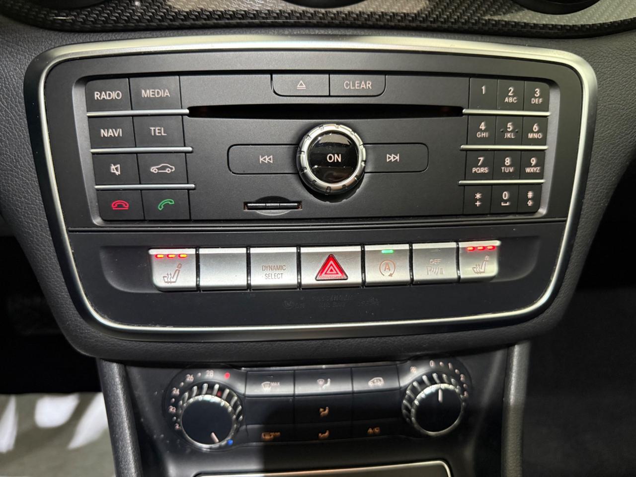 CLA 220 D AUTOMATIC PREMIUM TOTAL BLACK