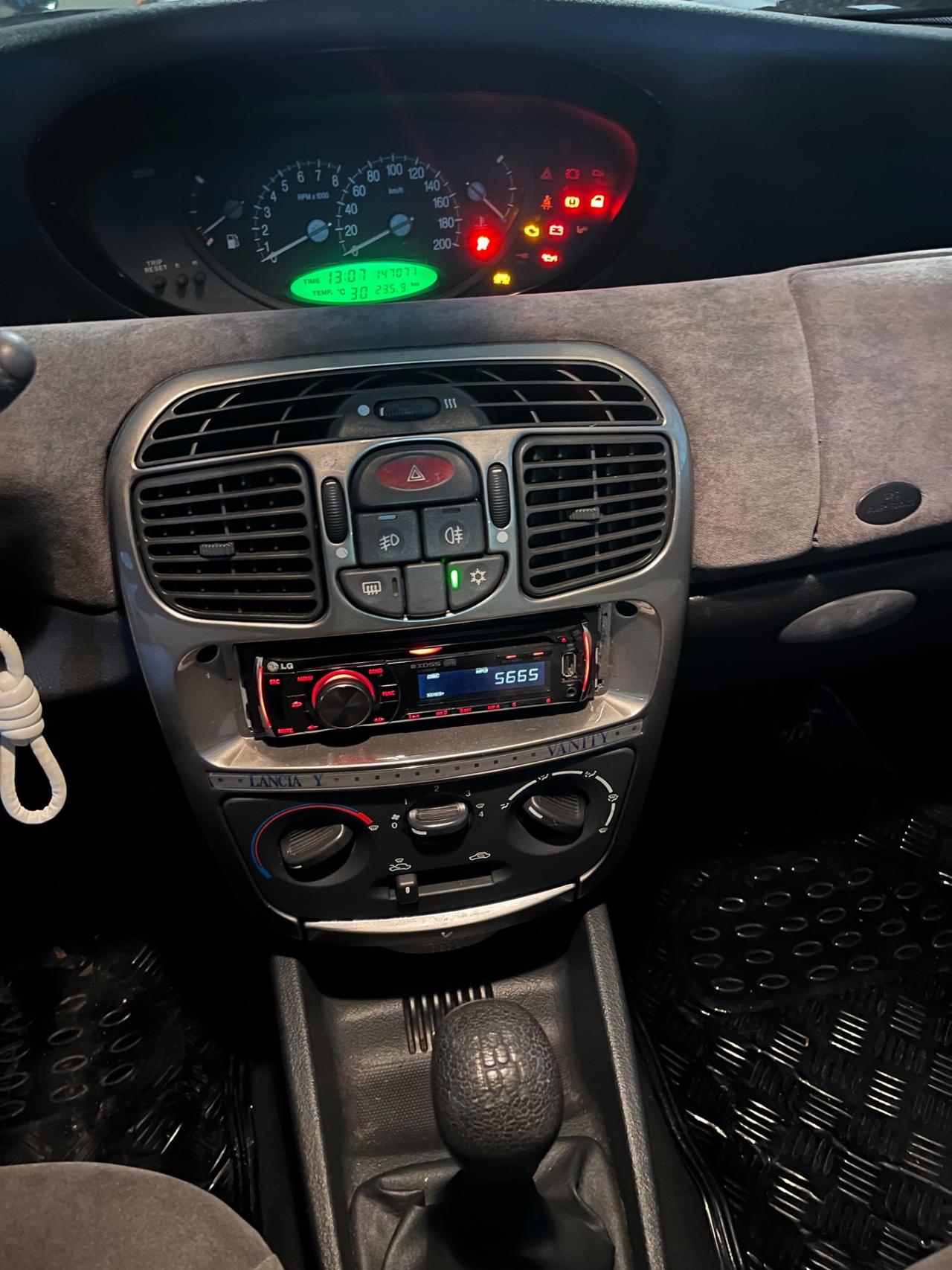 Lancia Ypsilon 1.2 16V Oro