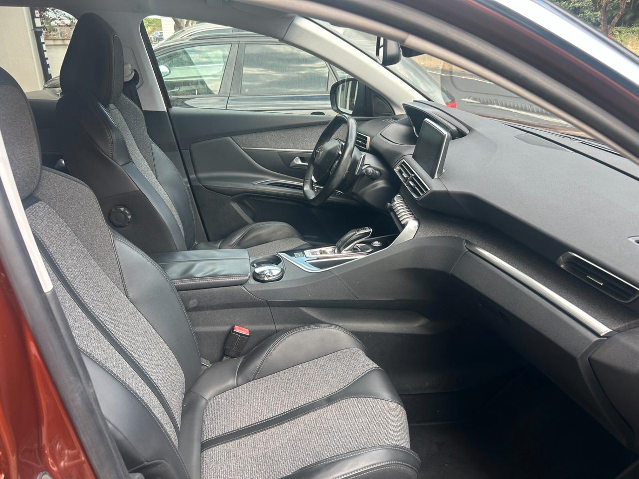 Peugeot 3008 BlueHDi 120 S&S EAT6 Allure full optional Camera, Keyless go, Led, Navi, palette al volante