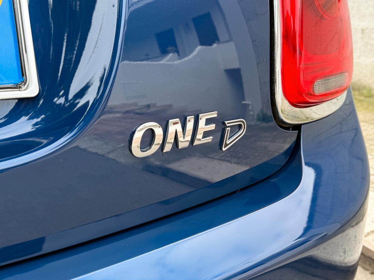 Mini 1.5 One D 95CV 5P *LUCI LED AMBIENT – 2016