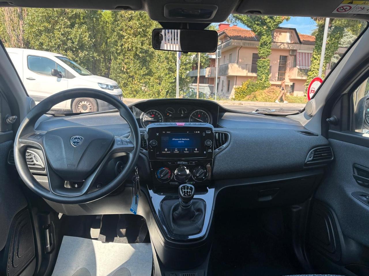 Lancia Ypsilon 1.0 FireFly 5 porte S&S Hybrid Ecochic Silver NESSUN VINCOLO