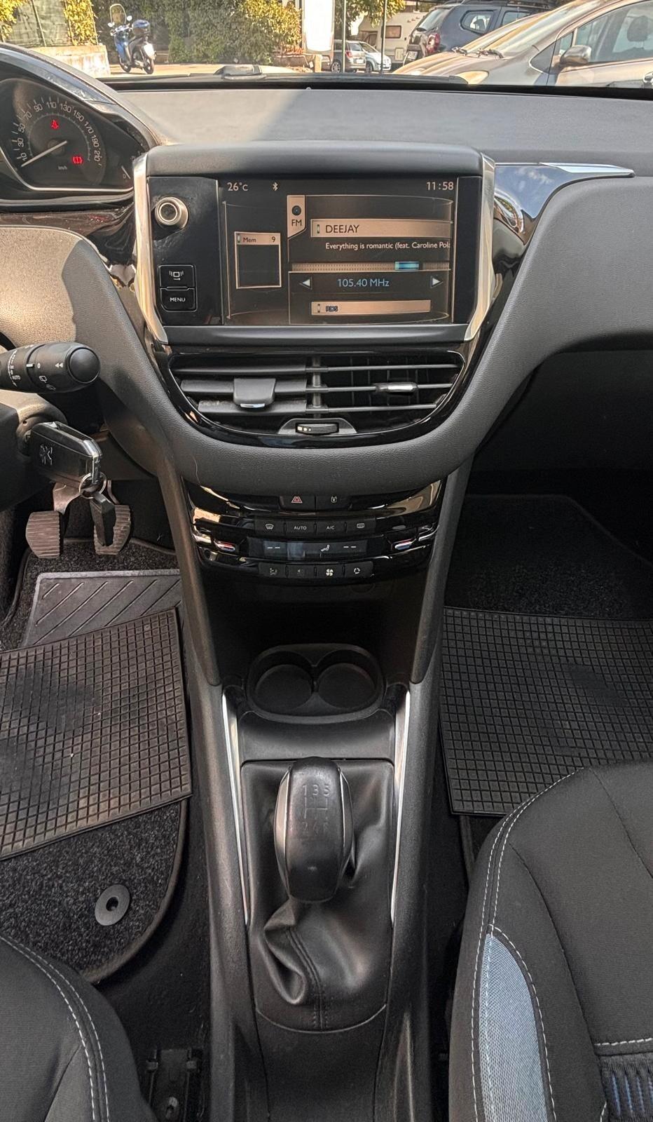 Peugeot 208 1.4 HDi 68 CV 5 porte Allure