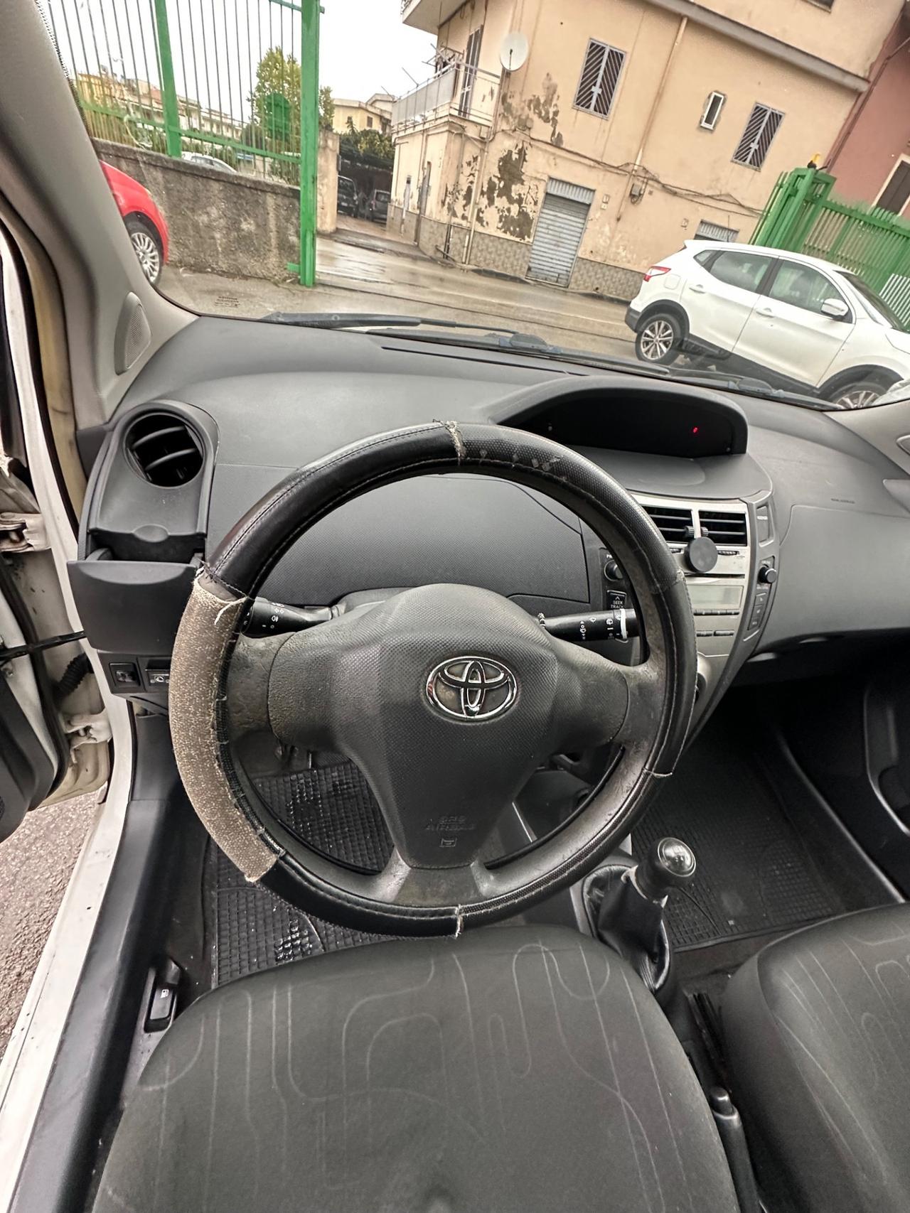 Toyota Yaris 1.0 5 porte Sol