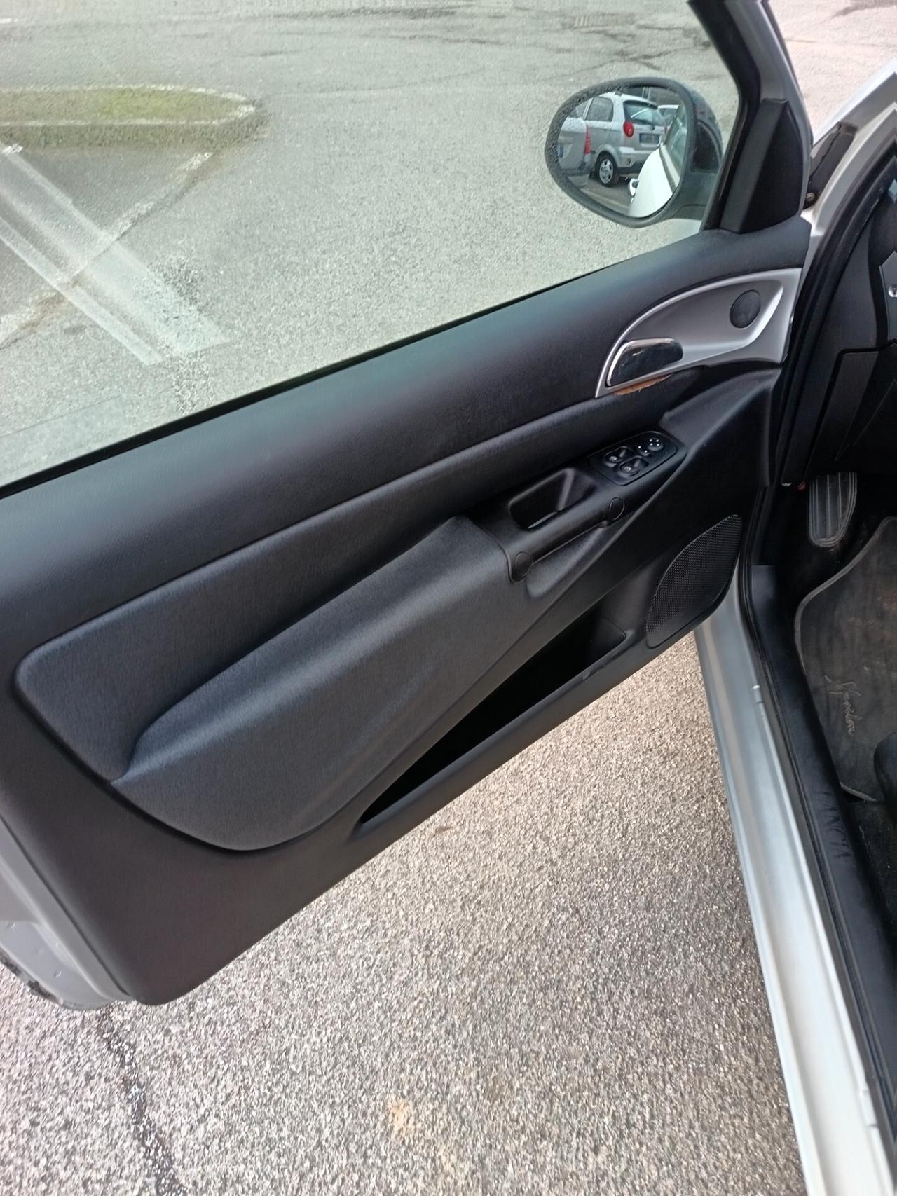 Lancia Ypsilon 1.2 69 CV Diva