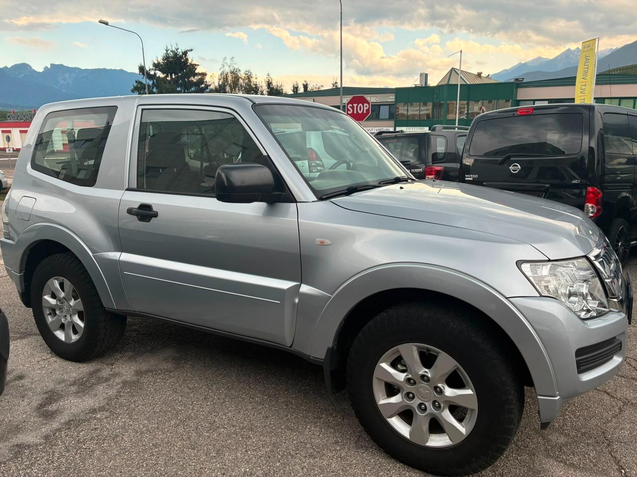 Mitsubishi Pajero 3.2 DI-D 3PORTE GANCIO TRAINO - MANUALE